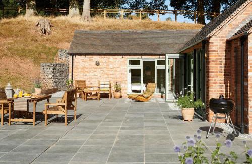 Rosliston House | Woodland Retreat