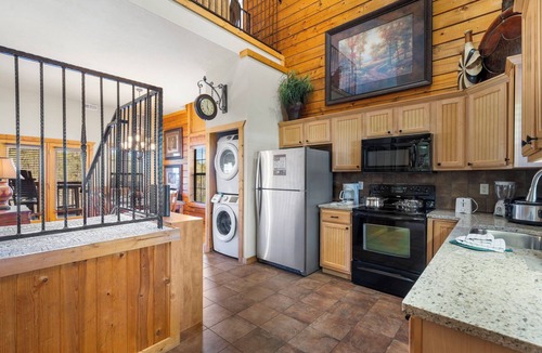 Branson Theater District Cabin | Woodland Retreat for 6 | Cozy Fireplace + Pool Access