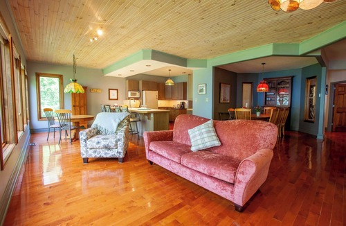 Central Huron Cottage | Woodland Retreat, King Bed, Private Lake Access