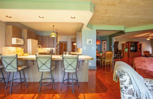 Central Huron Cottage | Woodland Retreat, King Bed, Private Lake Access