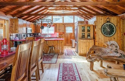 Fort Erie Cottage | Woodland Retreat - Nature and Nurture