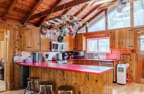 Fort Erie Cottage | Woodland Retreat - Nature and Nurture