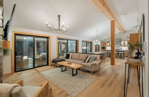 North Ridge House | Woodland Retreat with Pool, Sauna & Event Space