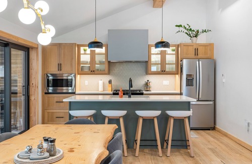 North Ridge House | Woodland Retreat with Pool, Sauna & Event Space