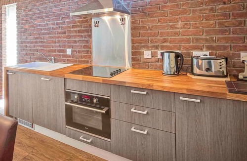 Dukeries Mill Ski Chalet | Woodland Rustic 2 Bed