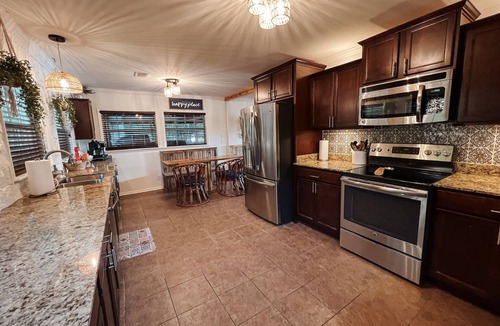 Royal House | Woodland Shore Escape - 4 Lakefront homes