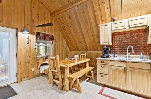 Laurelville House | Woodland view-Hitchin' Post