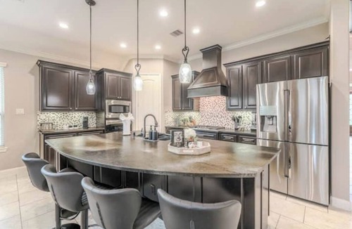 Spring House | Woodlands Elegant Home, Patio, Studio & Kids Roomn