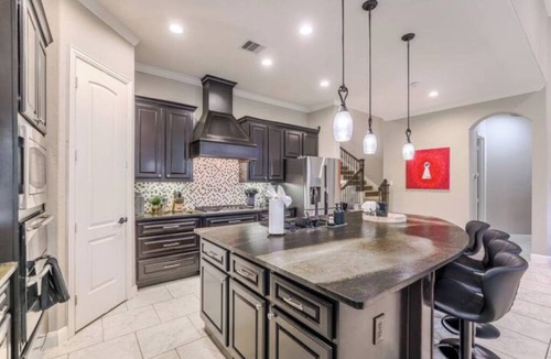 Spring House | Woodlands Elegant Home, Patio, Studio & Kids Roomn