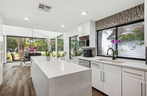 Grogan's Mill House | Woodlands Luxury home 5 bedrooms on the golf course