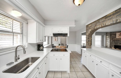 Shenandoah House | Woodlands prime location. Entire home in Shenandoah, Texas. Pets-Yes
