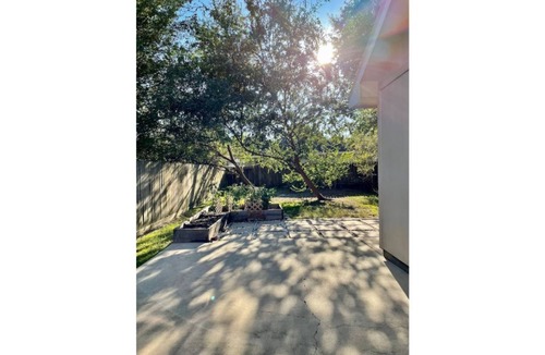 College Park House | Woodlands Retreat 3bdrm 2bath