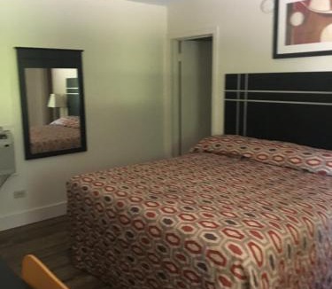 Henderson Hotel | Woodlawn Hills Motel