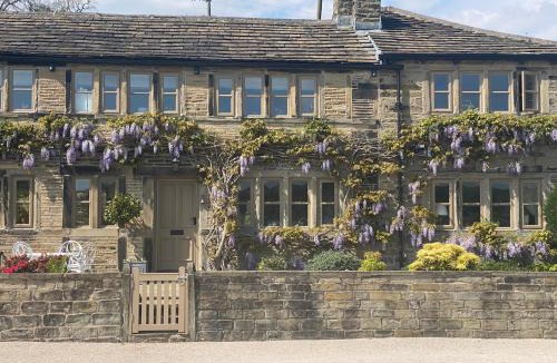 Almondbury House | Woodlea Cottage