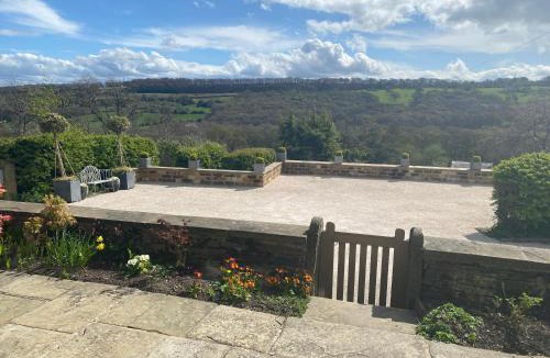 Almondbury House | Woodlea Cottage