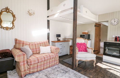 Haslemere Cottage | Woodmancote Lodge