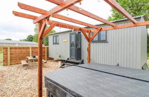 Cambridge House | Woodpecker