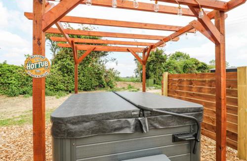 Cambridge House | Woodpecker