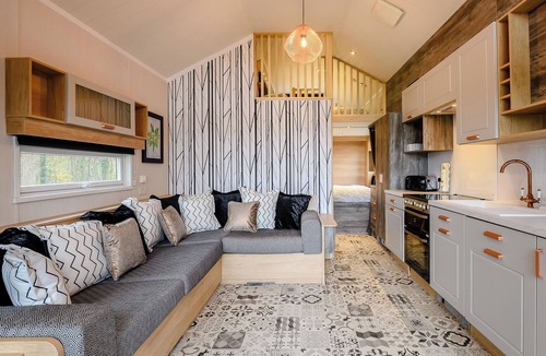 Alderbury Cottage | Woodpecker Lodge-UKC5156