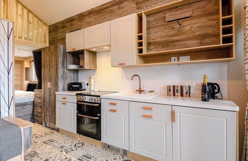 Alderbury Cottage | Woodpecker Lodge-UKC5156