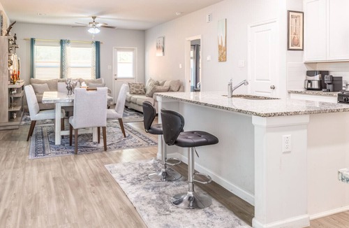 Porter House | Woodridge - entire Home