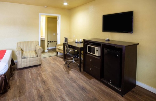 Miami Hotel | Woodridge Inn and Suites