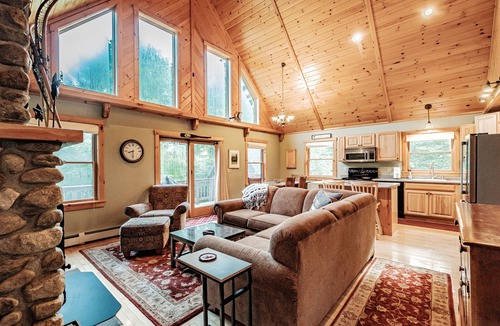 South Pond Shores Ski Chalet | Woodroad Chalet- Ski house close to water, Hot tub, large lot