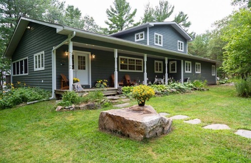 Broadbent Cottage | Woods Bay Lookout, Georgian Bay
