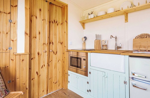 Heights of Achterneed Cottage | Woodside Hut 1 - UK36105