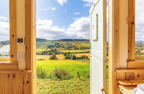 Heights of Achterneed Cottage | Woodside Hut 1 - UK36105