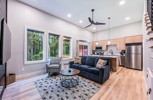 Scottsville House | Woodside Retreat A&B:Modern Home