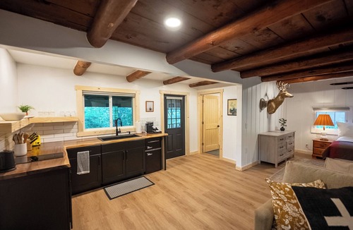 Eureka Springs Hotel | Woodsman Lodge Property Buyout - Luxe Space for 41 ppl in Eureka!