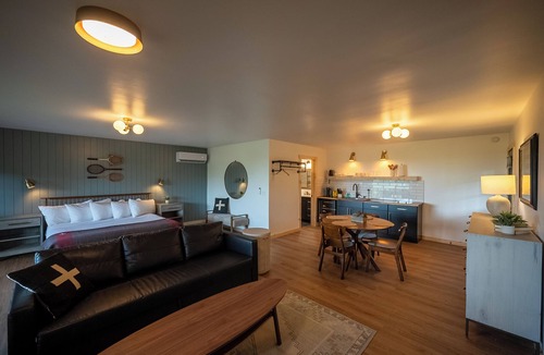 Eureka Springs Hotel | Woodsman Lodge Property Buyout - Luxe Space for 41 ppl in Eureka!