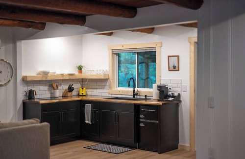 Eureka Springs Hotel | Woodsman Lodge Property Buyout - Luxe Space for 41 ppl in Eureka!