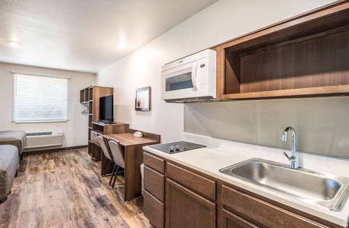 Braden River Hotel | WoodSpring Suites Bradenton