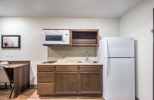 Carol Stream Hotel | WoodSpring Suites Carol Stream - Chicago