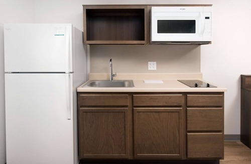 Tinley Park Hotel | WoodSpring Suites Chicago Tinley Park