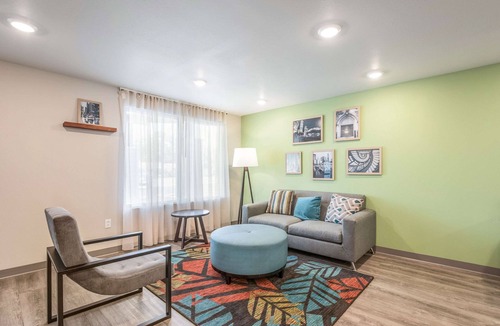 Burbank Hotel | WoodSpring Suites Chicago Midway