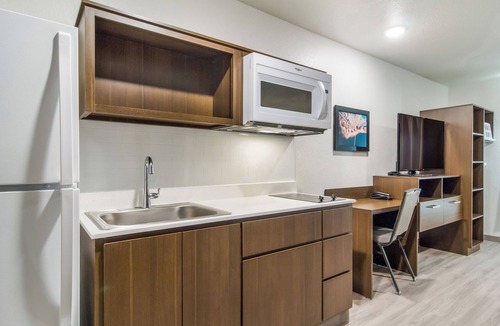 Dearborn Hotel | Woodspring Suites Dearborn - Detroit