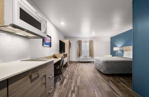 Dearborn Hotel | Woodspring Suites Dearborn - Detroit