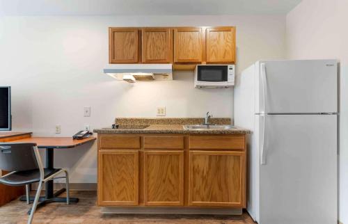 Fayetteville Hotel | WoodSpring Suites Fayetteville I-49