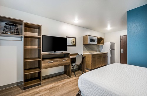 Gurnee Hotel | WoodSpring Suites Gurnee - Chicago