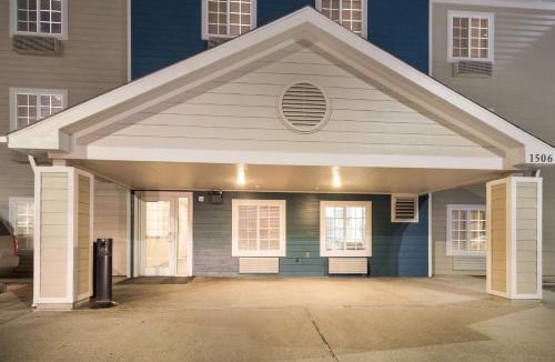 La Porte Hotel | WoodSpring Suites Houston La Porte