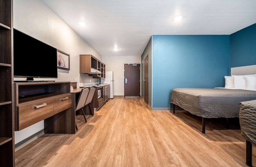 East Naples Hotel | WoodSpring Suites Naples West