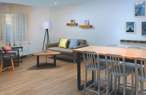 Rochester Hotel | Woodspring Suites Rochester Greece