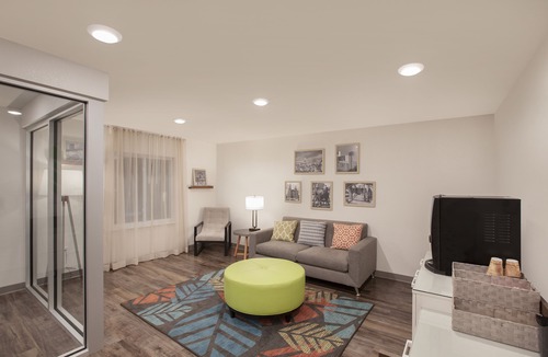 North San Antonio - SAT Hotel | WoodSpring Suites San Antonio Stone Oak