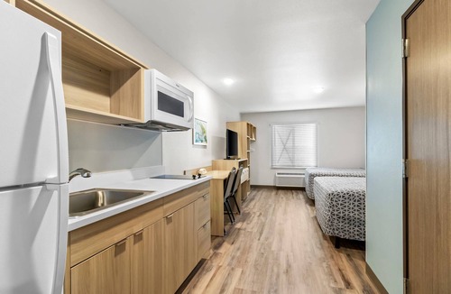 Strabane Hotel | WoodSpring Suites Washington Meadowlands PA