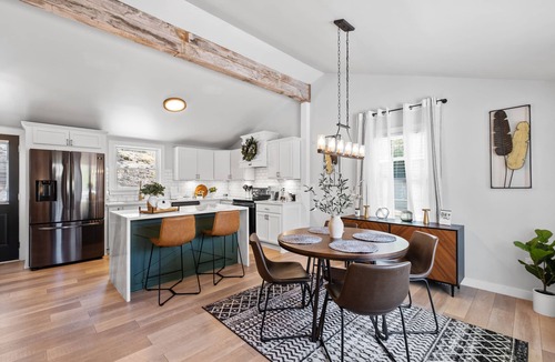 Woodstock House | Woodstock Charm- 2 min to downtown Woodstock & Pet Friendly!