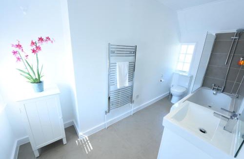 Charlton Apartment | Woodstock Suites