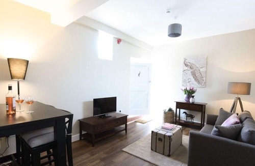 Charlton Apartment | Woodstock Suites